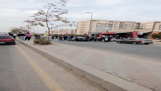 استراحة الموت.. مصرع عاملي نظافة دهسًا في حادث مأساوي بمنطقة 800 فدان