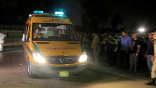 حادث مأساوي بالجيزة.. مصرع 3 وإصابة 4 في تصادم سيارة وتروسيكل