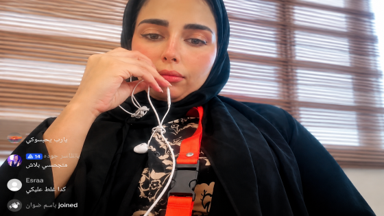 بث مباشر من داخل جهة شرطية يثير الجدل.. وفيديوهات سابقة لصانعة محتوى تعيدها إلى دائرة الانتقاد