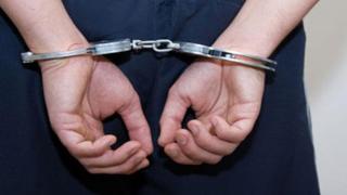 ضبط شخص لدخوله أحد الاضرحة بالطبل والالات الموسيقية بأسيوط