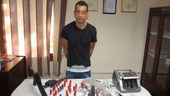 “خط الطريق الابيض” سقط ب2 كيلو استروكس وسلاح ناري بالعجوزة