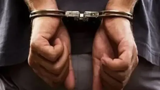 القبض على 3 متهمين لتعديهم على زميلهم بالمحلة