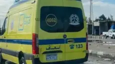 سيارة ميكروباص تصدم توك توك ومصرع سائقه وراكب في الصف