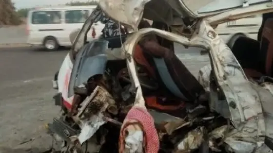 5 مصابين في تصادم سيارة وتوكتوك على الطريق الدولي بشمال سيناء