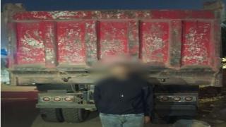 الأمن يكشف ملابسات اصطدام سيارة نقل بأتوبيس نقل عام ودهس قائده بطريق الأتوستراد