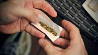 بالصور .. مخدر الموت ينتشر فى المقطم .. وحداد يتحدى القانون و يتباهى بتعاطيه على مواقع التواصل الاجتماعى