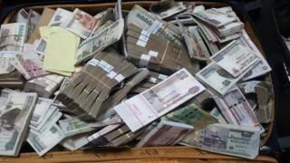 الاتجار بالعملة