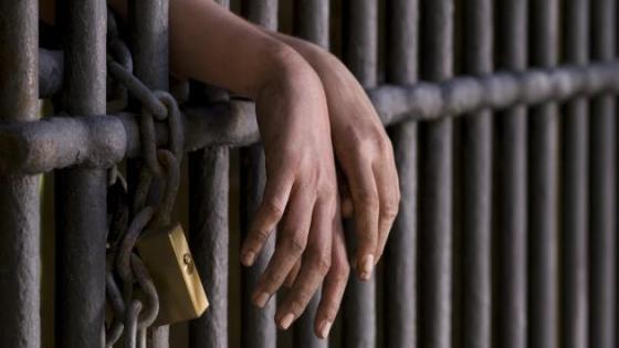 ضبط موظف بالإسكندرية نصب على المواطنين بزعم منحهم امتيازات خاصة