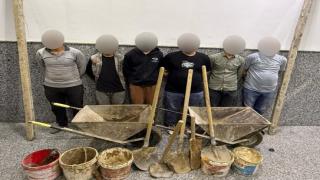 حلم الثراء ينتهى خلف القضبان.. ضبط 6 أشخاص للتنقيب عن الآثار داخل عقار بالزيتون