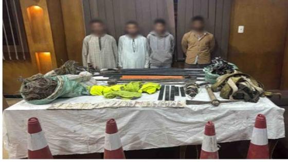 الشرطة تكشف عصابة تنتحل صفة عمال وتسرق كابلات الإنترنت بسوهاج