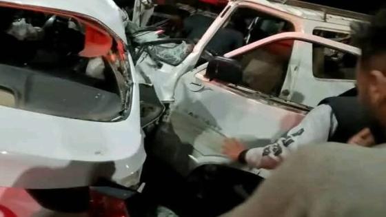 مصرع 3 أشخاص وإصابة 12 آخرين إثر تصادم تريلا وميكروباص في البدرشين