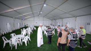 رئيس بعثة الحج يتفقد مخيمات حجاج القرعة في عرفات ومنى.. وبدء التصعيد غدا