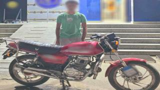 شاب يستعرض على الطريق.. والداخلية تقول: لا مكان للفوضى