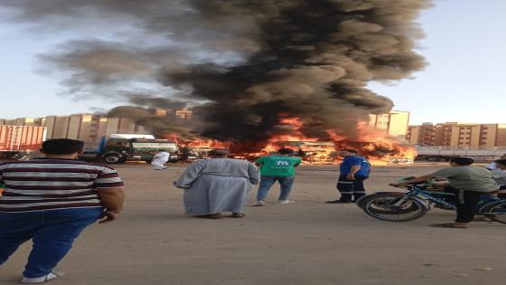 اندلاع حريق 4 سيارات نقل بجراج خلف مستشفى القرين بالشرقية