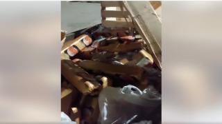 شكوك حول فساد بمحلات شهيرة.. كمية كبيرة من اللانشون في القمامة بالغردقة وموجة غضب