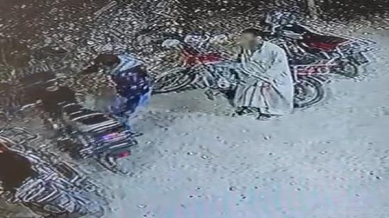 فيديو يكشف عصابة سرقة دراجات نارية بالشرقية.. والشرطة تضبط المتهمين