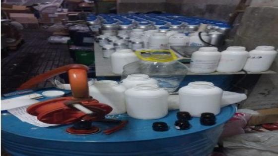 ضبط 11 ألف لتر زيوت عطرية مجهولة المصدر بمصنع غير مرخص بالقاهرة