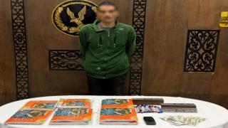 الأمن بالإسكندرية يضبط عنصرًا جنائيًا سرق محتويات ومبلغًا ماليًا من سيارة