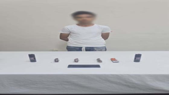ضبط متهم بالترويج لبيع الأسلحة البيضاء عبر مواقع التواصل الاجتماعي في الجيزة