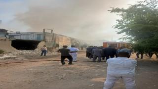 السيطرة على حريق هائل داخل مخزن بالهرم دون إصابات
