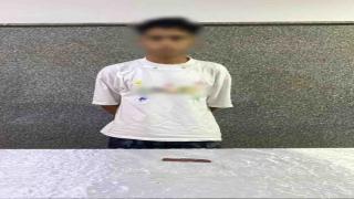 طالب يحمل سلاحًا أبيض في شوارع القاهرة.. «الاستعراض» يقود لضبطه