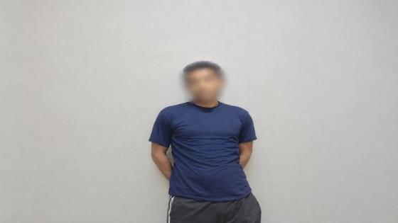 ضبط عامل بالدقهلية بتهمة التعدي على زوجته بالضرب وتكبيلها بجنزير حديدي وقص شعرها