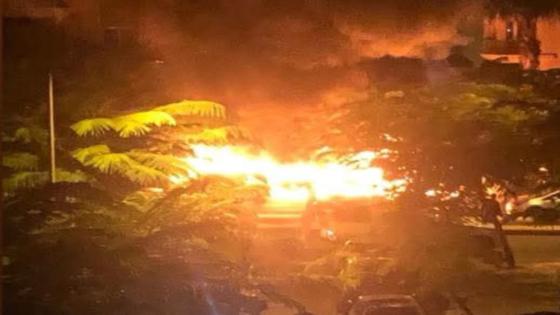 مزحة تحولت إلى كارثة.. القبض على 3 مراهقين أشعلوا النيران في 4 سيارات بالتجمع الأول