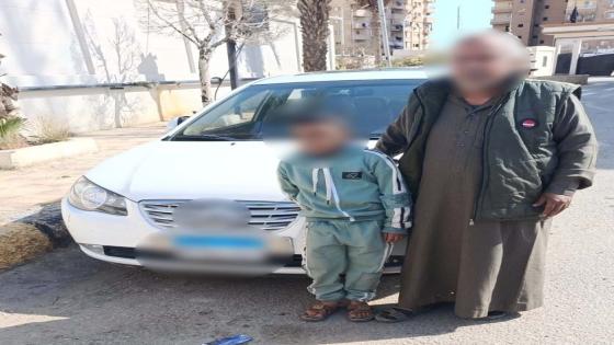 أمن السويس يضبط سيارة يقودها طفل بعمر 8 سنوات ويحيل والده للتحقيق