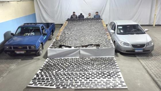 الداخلية تضرب البؤر الإجرامية بأسوان.. ضبط طن ونصف مخدرات وترسانة أسلحة بقيمة 166 مليون جنيه