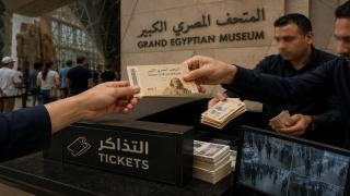 بلاغ زائر يفضح «مافيا التذاكر» بالمتحف المصري الكبير.. والقبض على 3 موظفين
