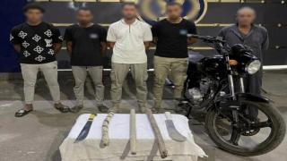 «نزلوا من الموتوسيكل بالأسلحة».. ضبط 5 أشخاص تعدوا على سائق ونجله بسبب خلافات إيجار محل بالإسماعيلية