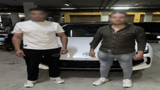 ضبط طالبين بعد استعراض بسيارة وإطلاق ألعاب نارية خلال موكب زفاف في القاهرة