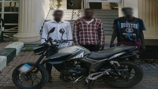 من جنسية إحدى الدول.. ضبط 3 متهمين بسرقة دراجة نارية بالقاهرة بعد تركها وبها مفتاح التشغيل