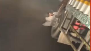 مصدر أمنى يكشف حقيقة فيديو دهس سيارة نقل شخصين والسير بهما |صور