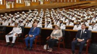 أكاديمية الشرطة تنظم دورة تدريبية لطالبات كلية الشرطة لفحص وكشف وثائق السفر المزورة