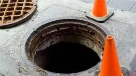 سقوط 5 أشخاص في بالوعة صرف صحي بالجيزة