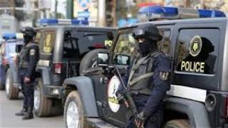 القبض على عاطل لتأجيره مدخل عقار للباعة لإفتراشه نظير مبلغ مالى