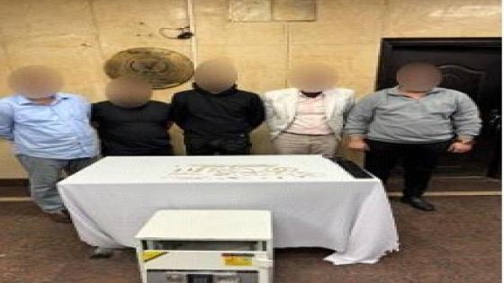ضبط 3 أشخاص بقيامهم بسرقة خزينة حديدية بها مشغولات ذهبية من داخل ورشة بالجمالية