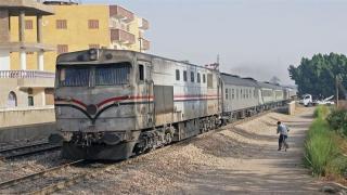 اصطدام قطار بجرار زراعي في المنوفية وشقيق المصاب “التهمته ماكينة الدريس”