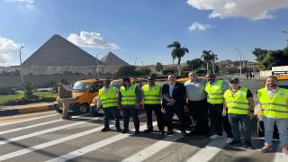 تسليم سيارات بديلة لأصحاب التكاتك ضمن مبادرة محافظ الجيزة