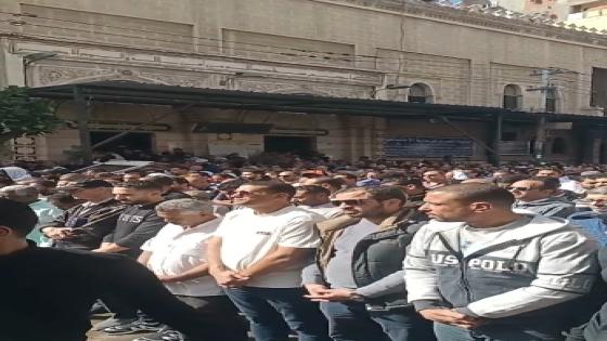 دموع تملأ البحر .. أمواج من أهالي الإسكندرية يشيعون جثمان المهندس الذي قتله صديقه