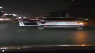 حركات استعراضية بسيارته