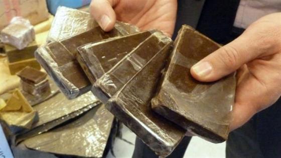 سقوط ضابطى شرطه أثناء تهريب كيلو ونصف حشيش بنفق الشهيد احمد حمدى