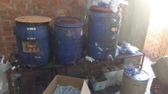 ضبط مصنع مستحضرات طبية مجهولة المصدر بالمنوفية به 4 أطنان من الخامات