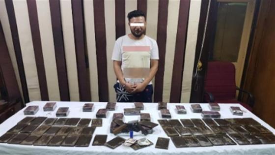 مسجل خطر بحوزته مخدرات وفرد خرطوش