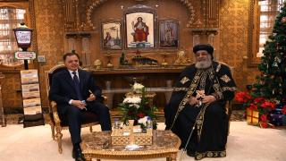 وزير الداخلية مع البابا تواضروس